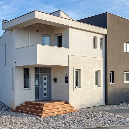 Apartments Peti Pula Luaran gambar