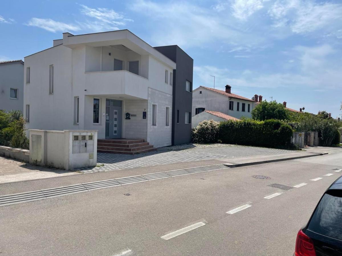 Apartments Peti Pula Luaran gambar