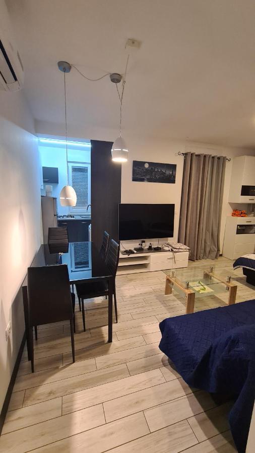 Apartments Peti Pula Luaran gambar