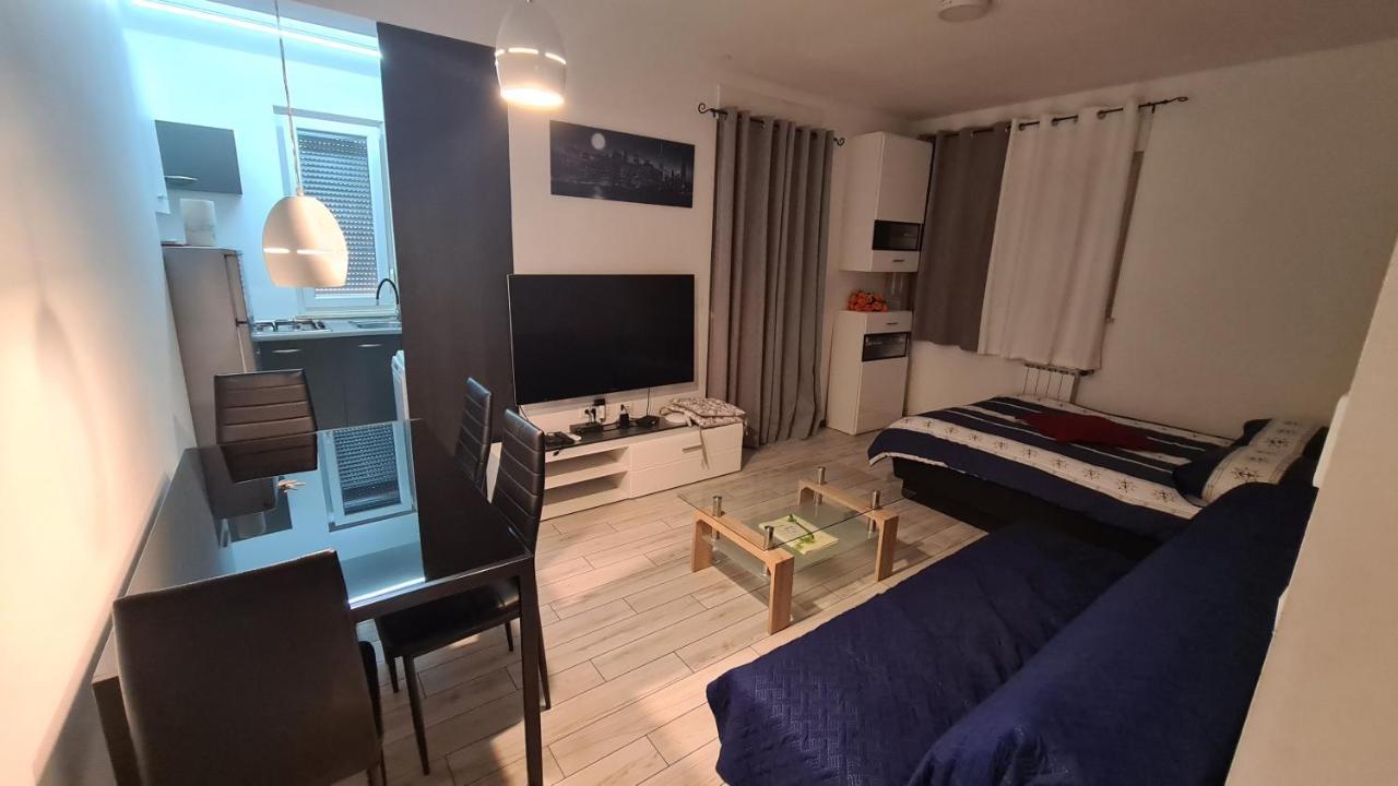 Apartments Peti Pula Luaran gambar