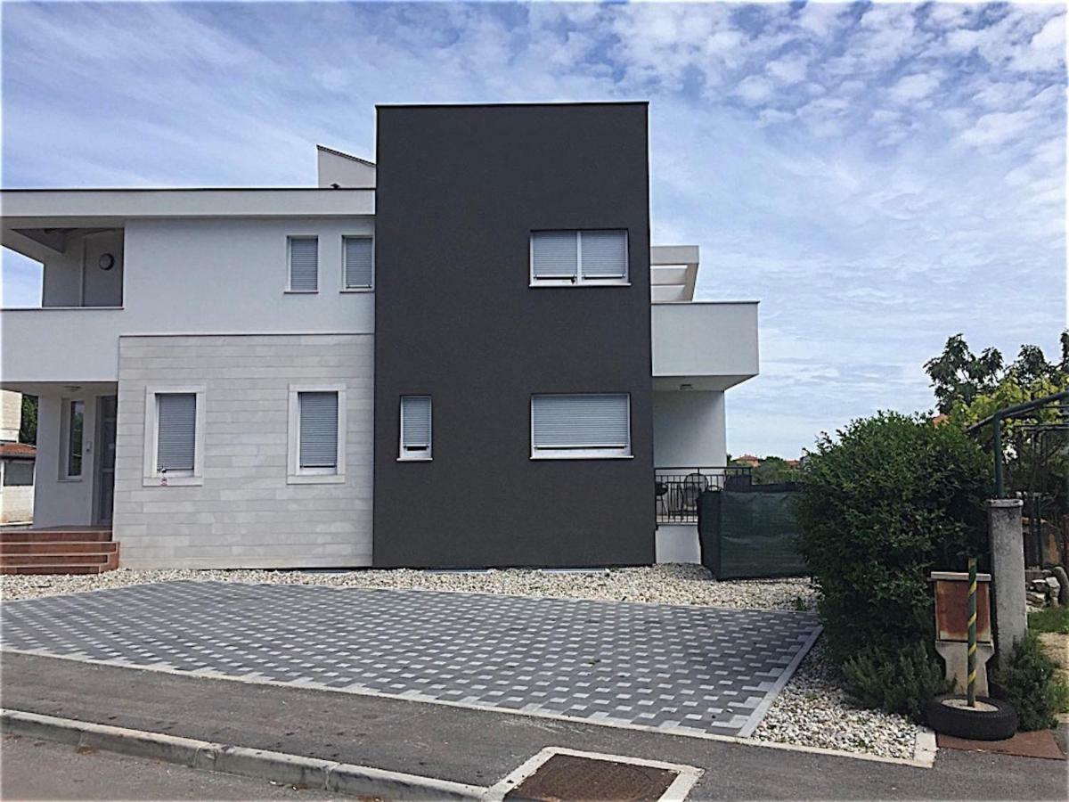 Apartments Peti Pula Luaran gambar