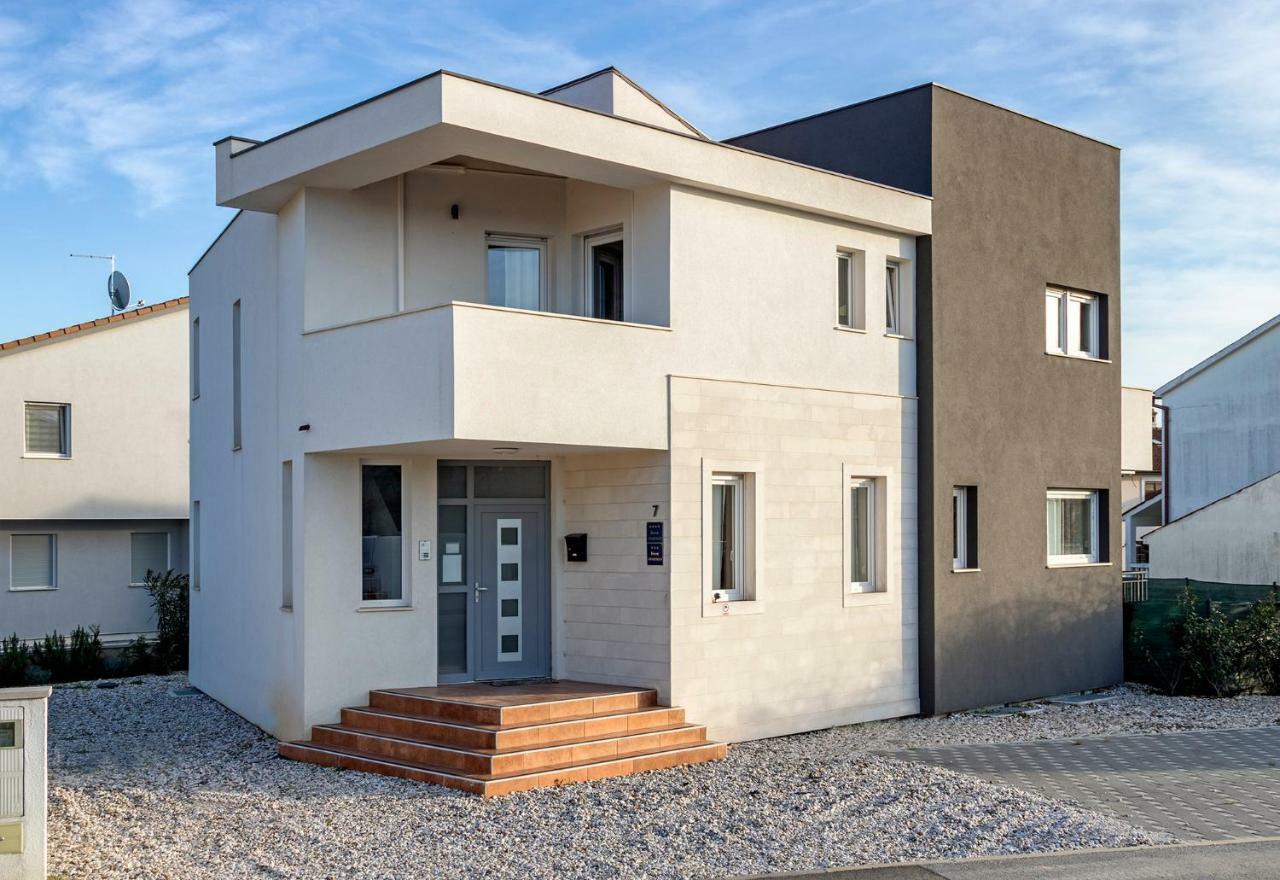 Apartments Peti Pula Luaran gambar