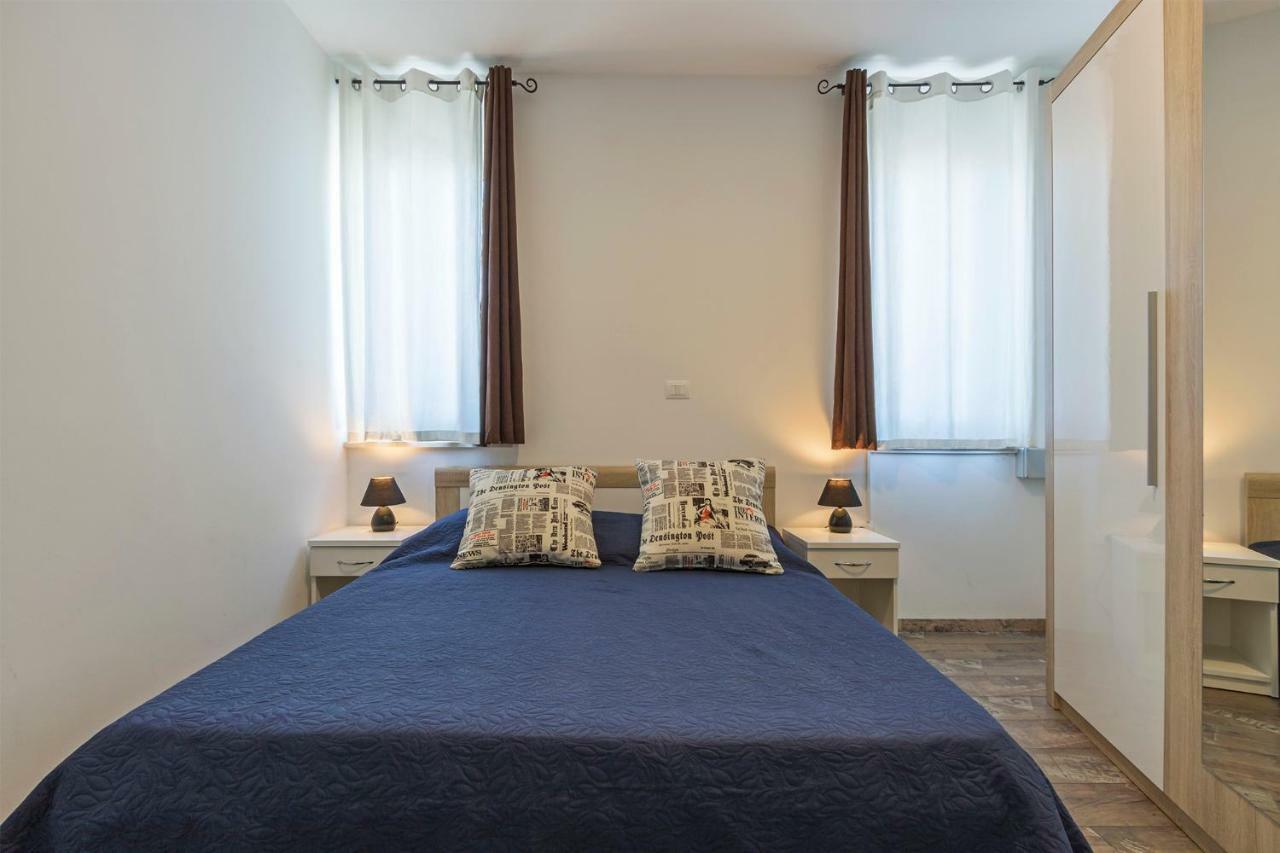 Apartments Peti Pula Luaran gambar
